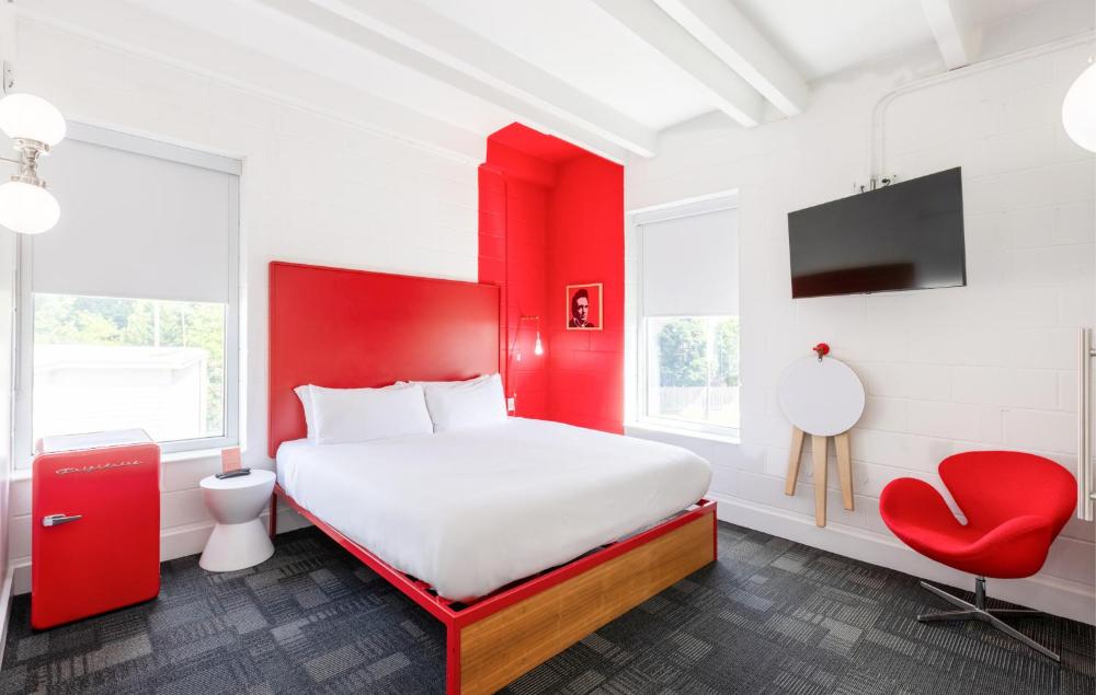 Standard King Room 312 interior